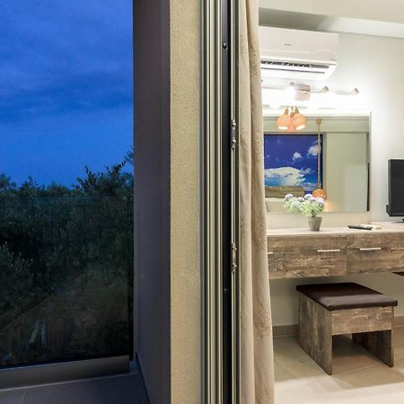Artemis Apartments Kypseli Bagian luar foto