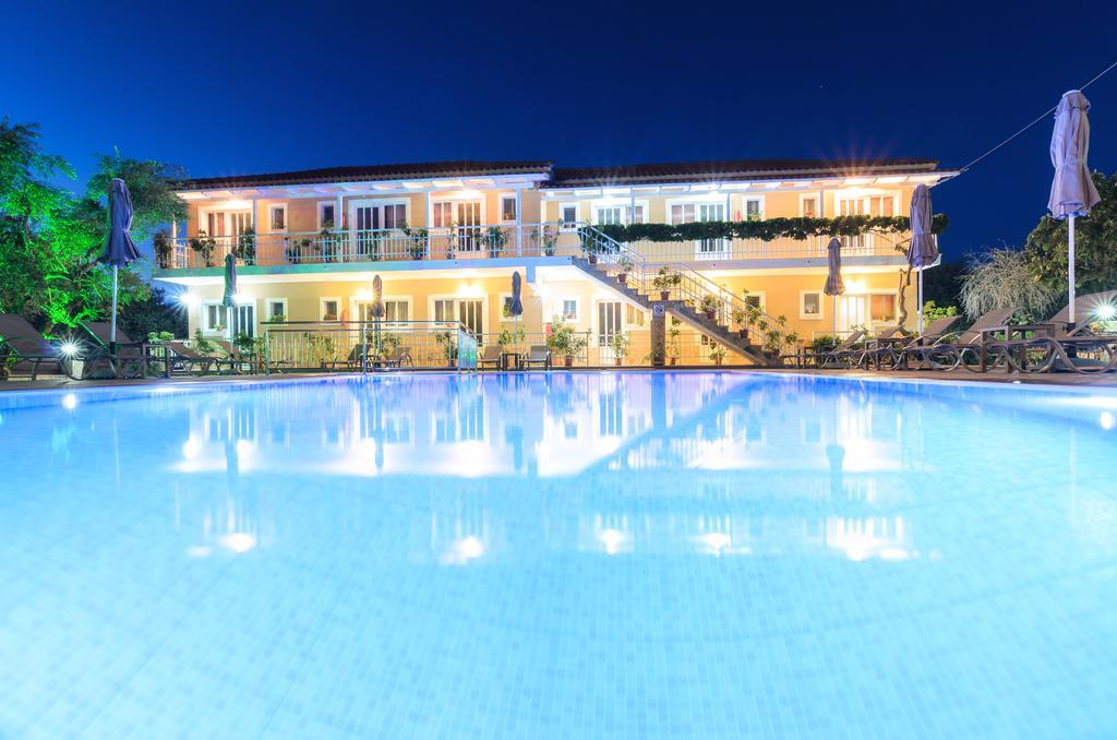 Artemis Apartments Kypseli Bagian luar foto