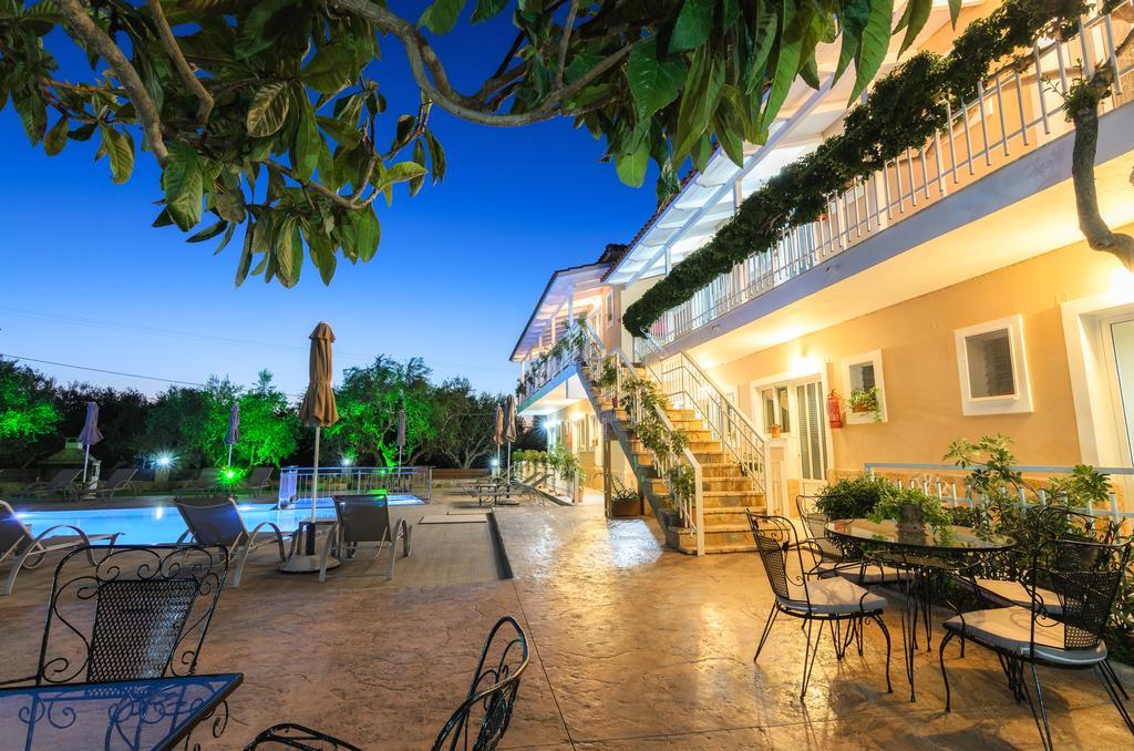 Artemis Apartments Kypseli Bagian luar foto