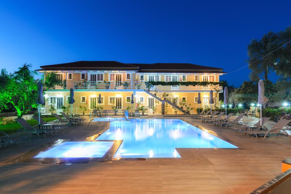 Artemis Apartments Kypseli Bagian luar foto