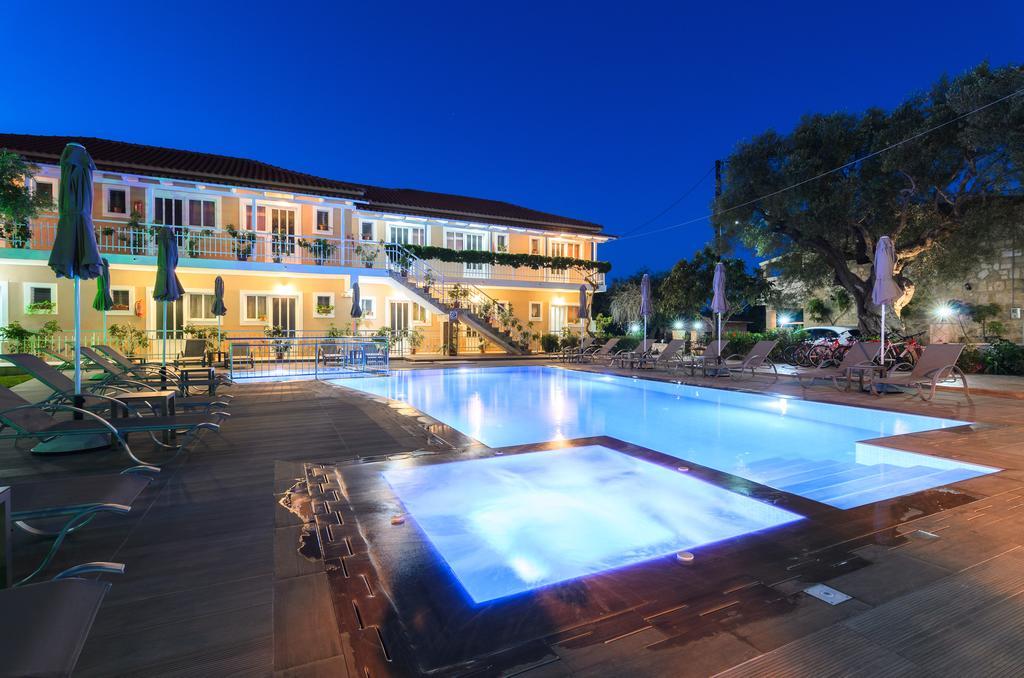 Artemis Apartments Kypseli Bagian luar foto
