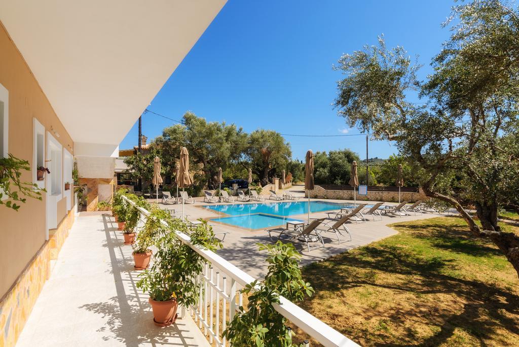 Artemis Apartments Kypseli Bagian luar foto