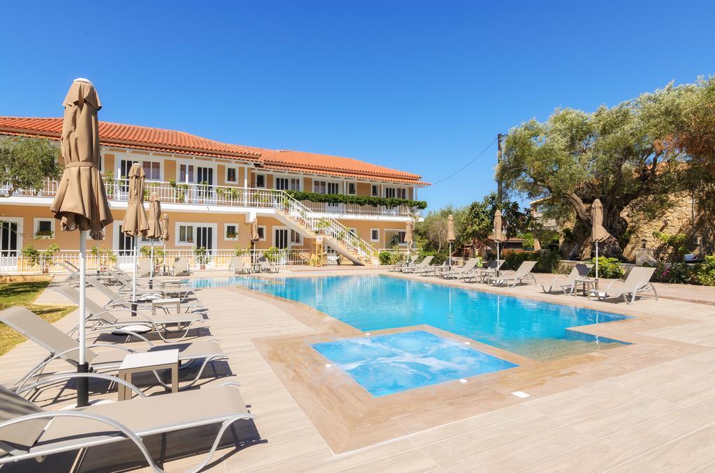 Artemis Apartments Kypseli Bagian luar foto