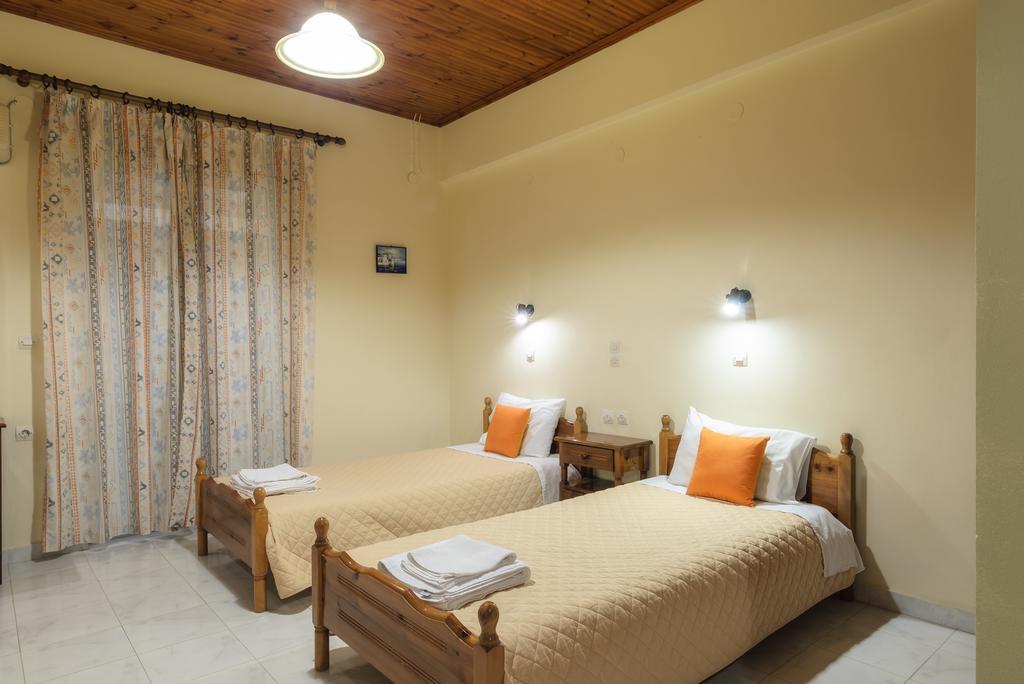 Artemis Apartments Kypseli Bagian luar foto