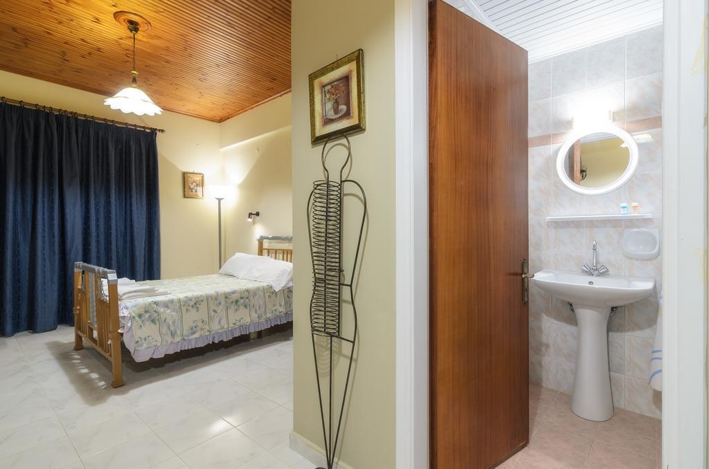 Artemis Apartments Kypseli Bagian luar foto
