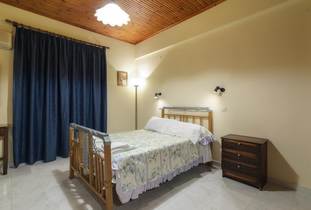 Artemis Apartments Kypseli Bagian luar foto