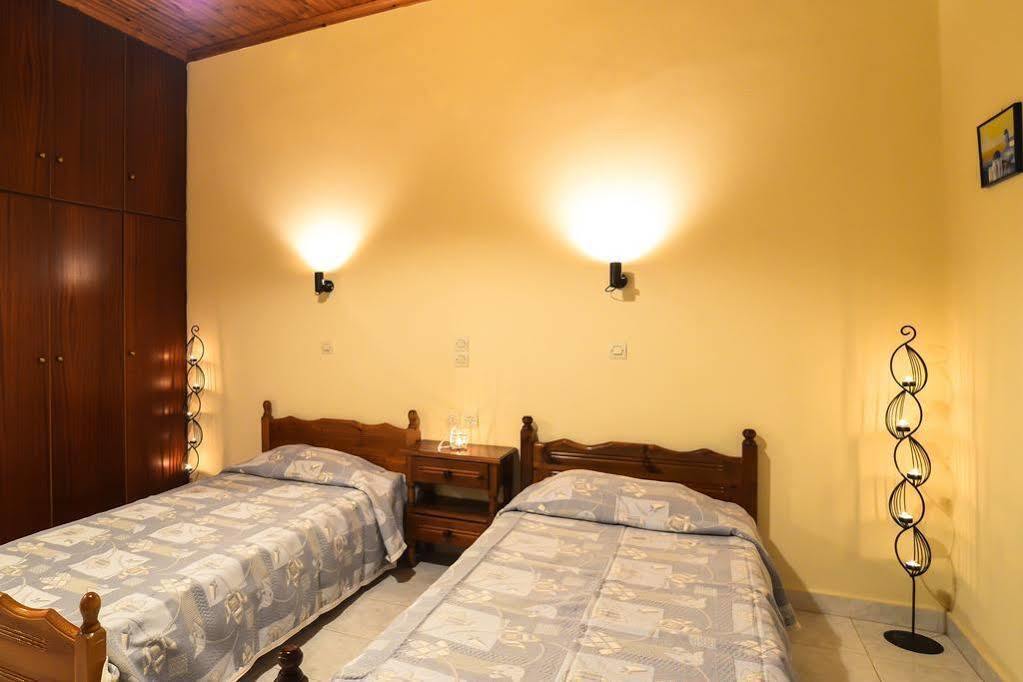 Artemis Apartments Kypseli Bagian luar foto