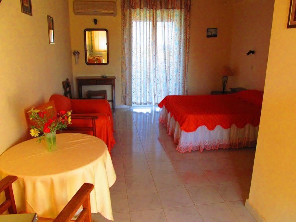Artemis Apartments Kypseli Bagian luar foto