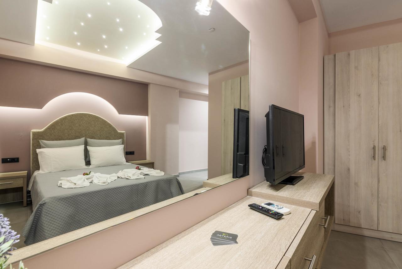Artemis Apartments Kypseli Bagian luar foto